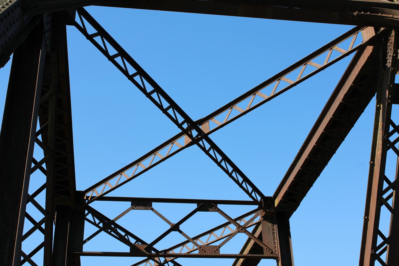 Upper lateral bracing, south span